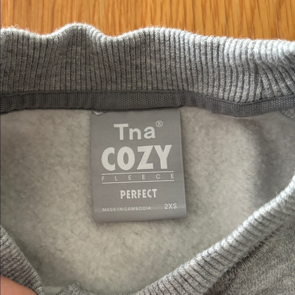 TNA Cozy Fleece Cropped Sleeveless Sweatshirt Gray Women’s XS/XXS Aritzia - Picture 2 of 8